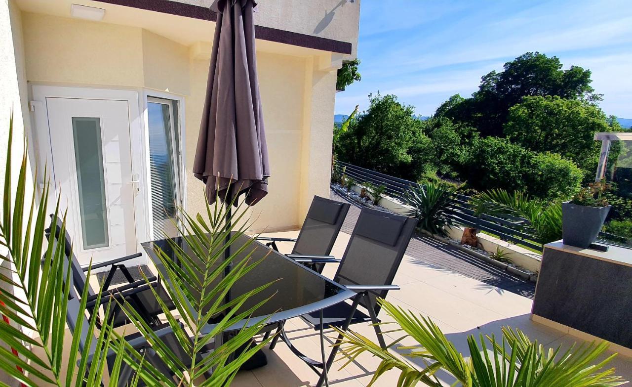 Jacuzzi Penthouse Apartment Matulji Esterno foto