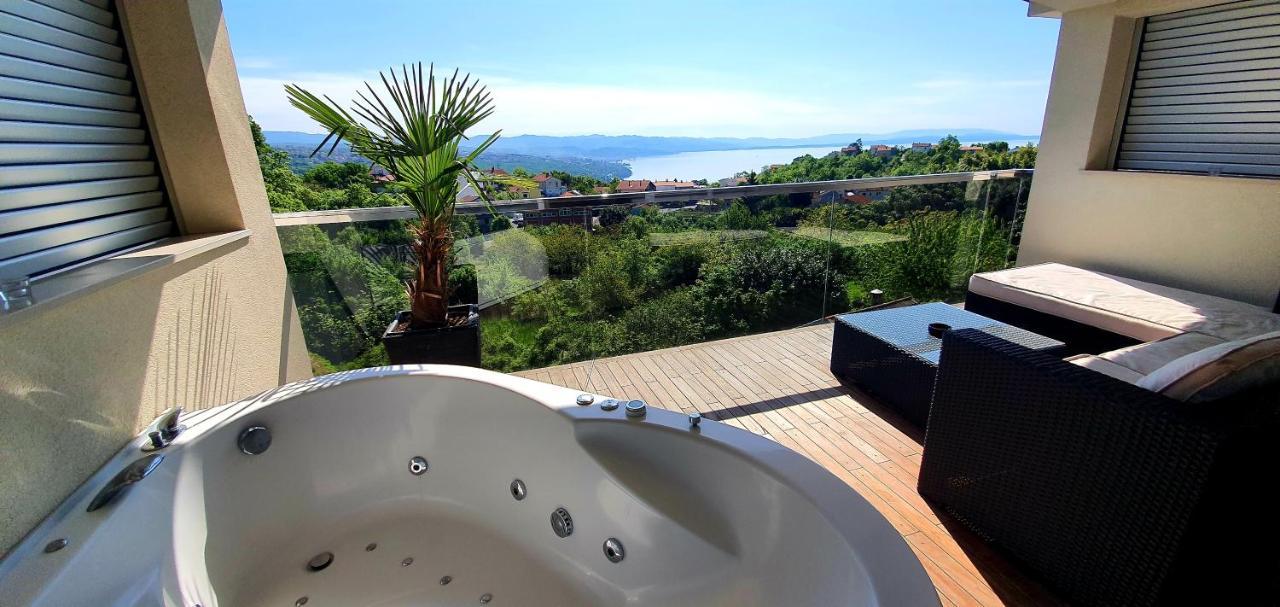 Jacuzzi Penthouse Apartment Matulji Esterno foto