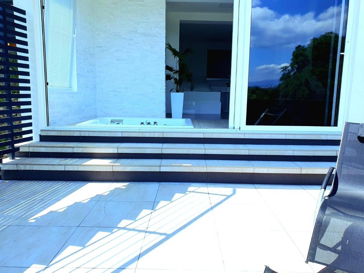 Jacuzzi Penthouse Apartment Matulji Esterno foto