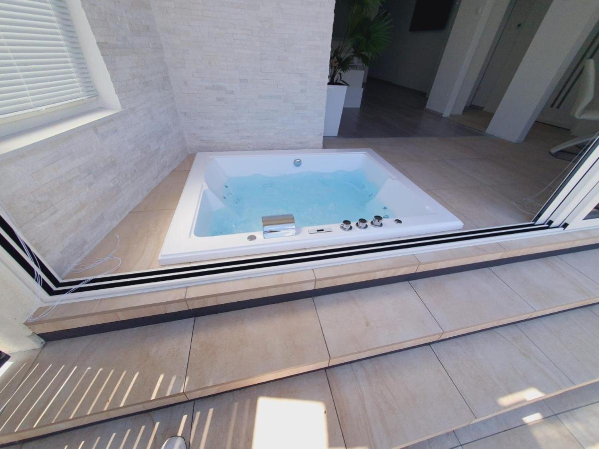 Jacuzzi Penthouse Apartment Matulji Esterno foto